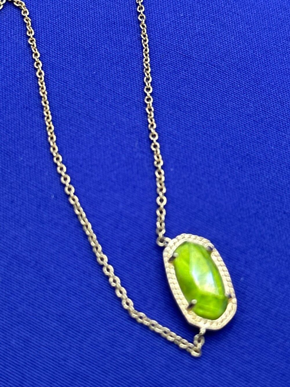 Kendra Scott “Elisa” Gold-Tone Necklace Peridot Illusion Bright Green Crystal - Picture 4 of 10